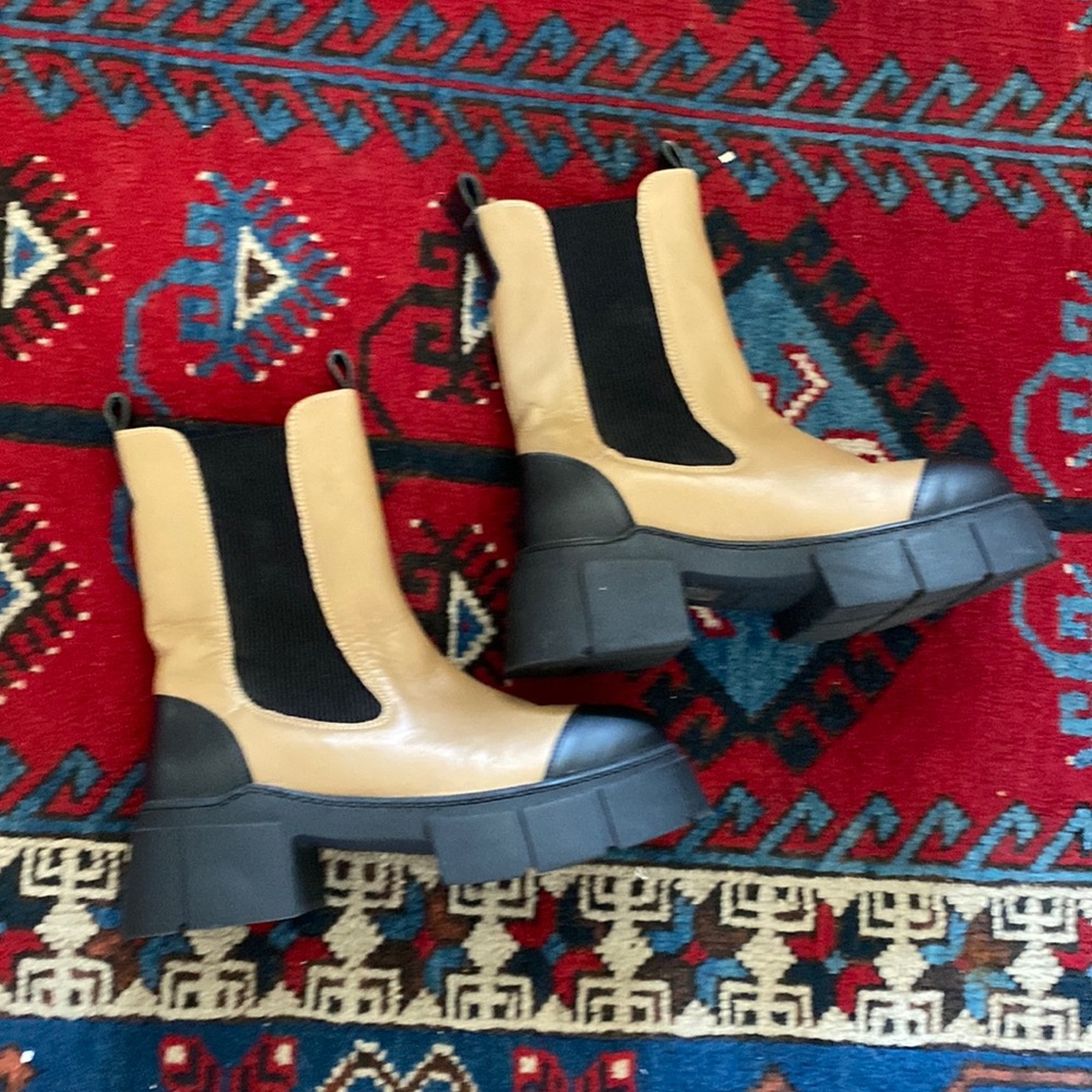 FREE PEOPLE TAN BOOTS 8